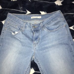 535 Levi’s skinny jeans